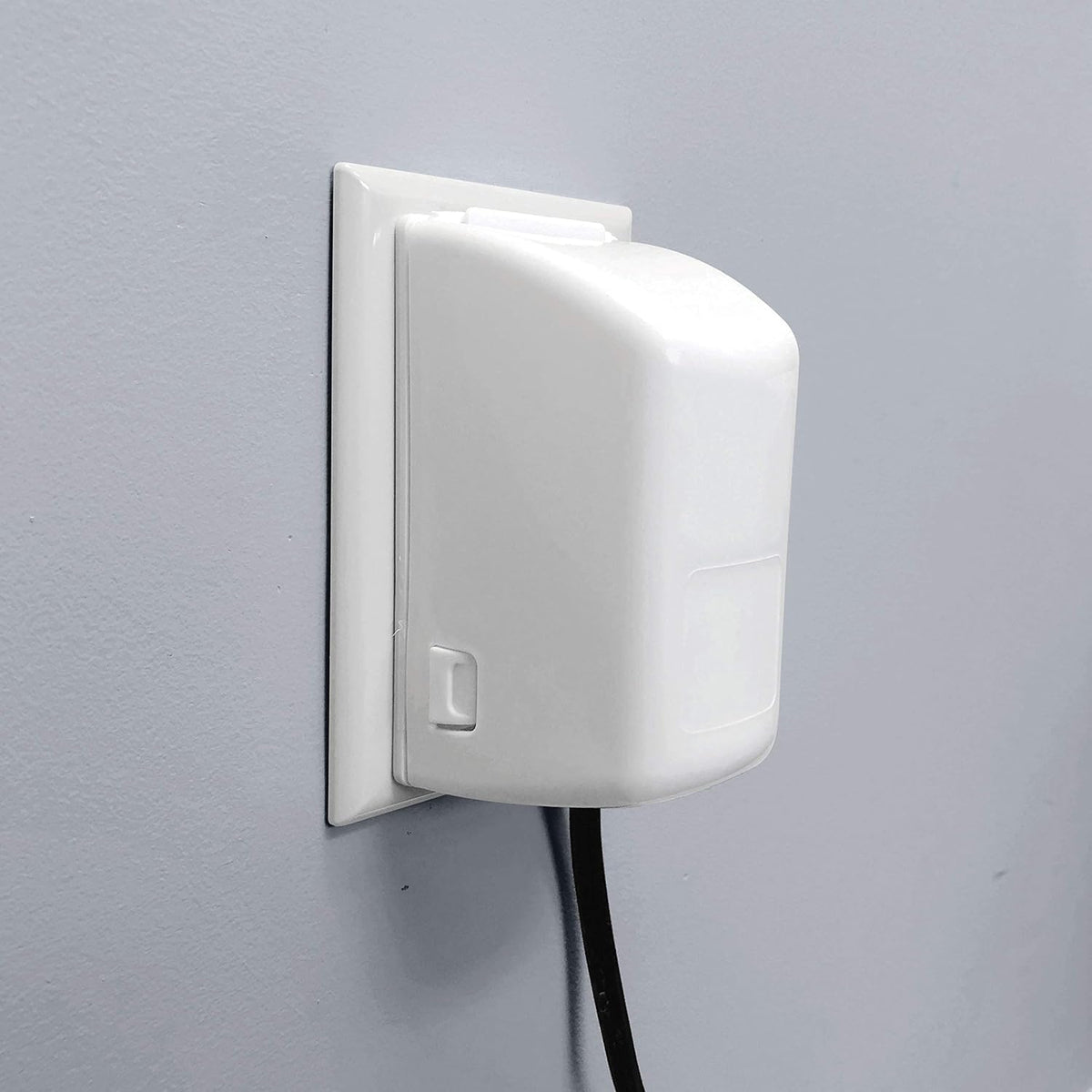 Little Chicks baby plug and outlet cover front view