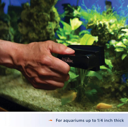 Anti sink aquarium magnet scrubber resting safely above the gravel bed after accidental separation.