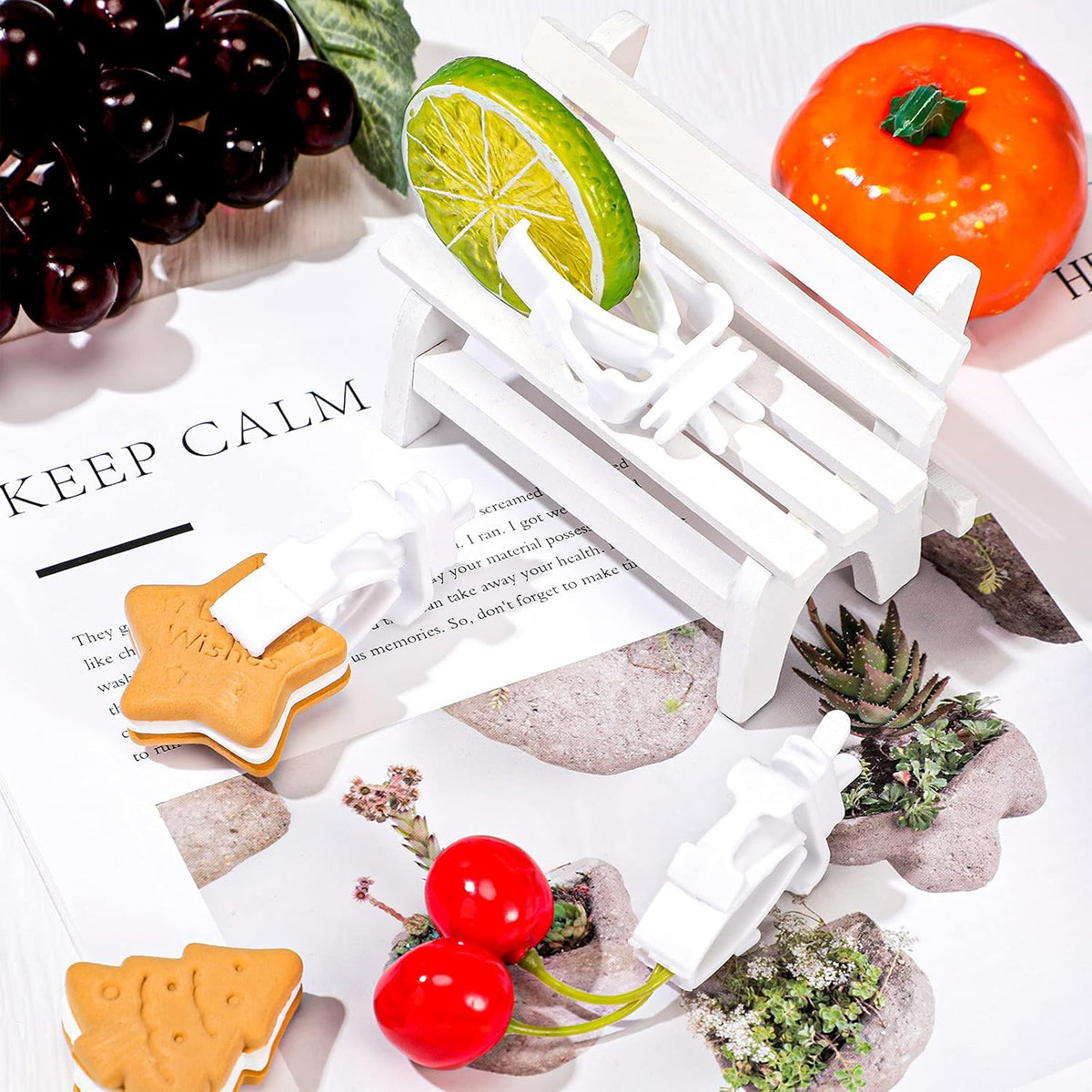 Chengu food clips attached to vertical bird cage bars