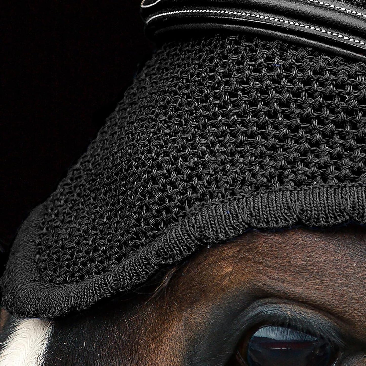 Horze sound dampening fly mask for sensitive horses