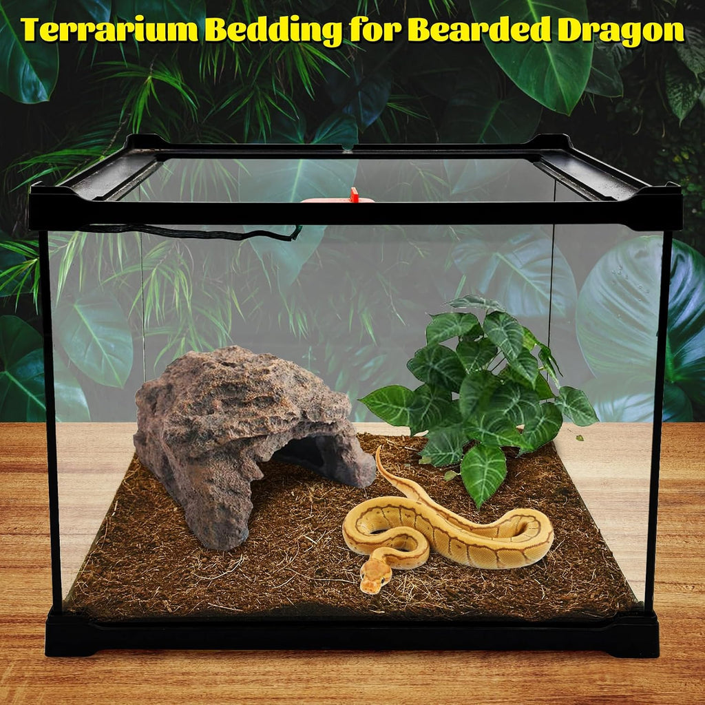 Terrarium setup for geckos using moisture retaining natural mineral bedding