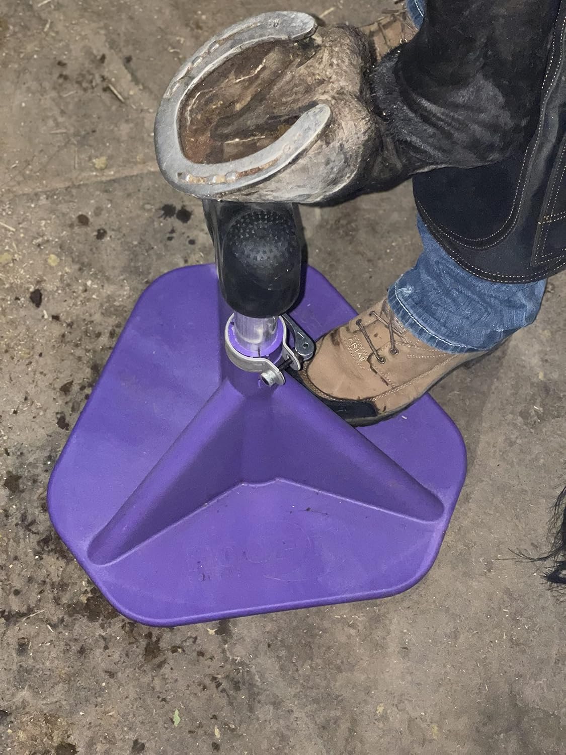 Close up view of the rubber lined cradle on the HOOF-IT blacksmith stand