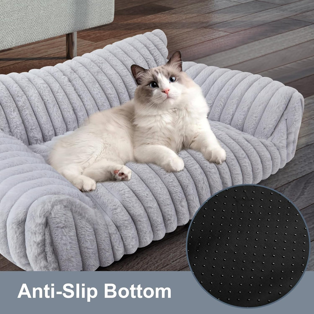 Non-slip bottom design of cat bed