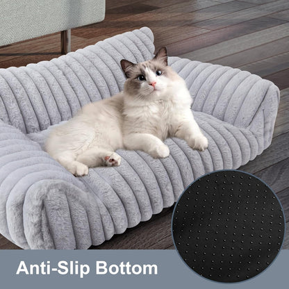 Non-slip bottom design of cat bed