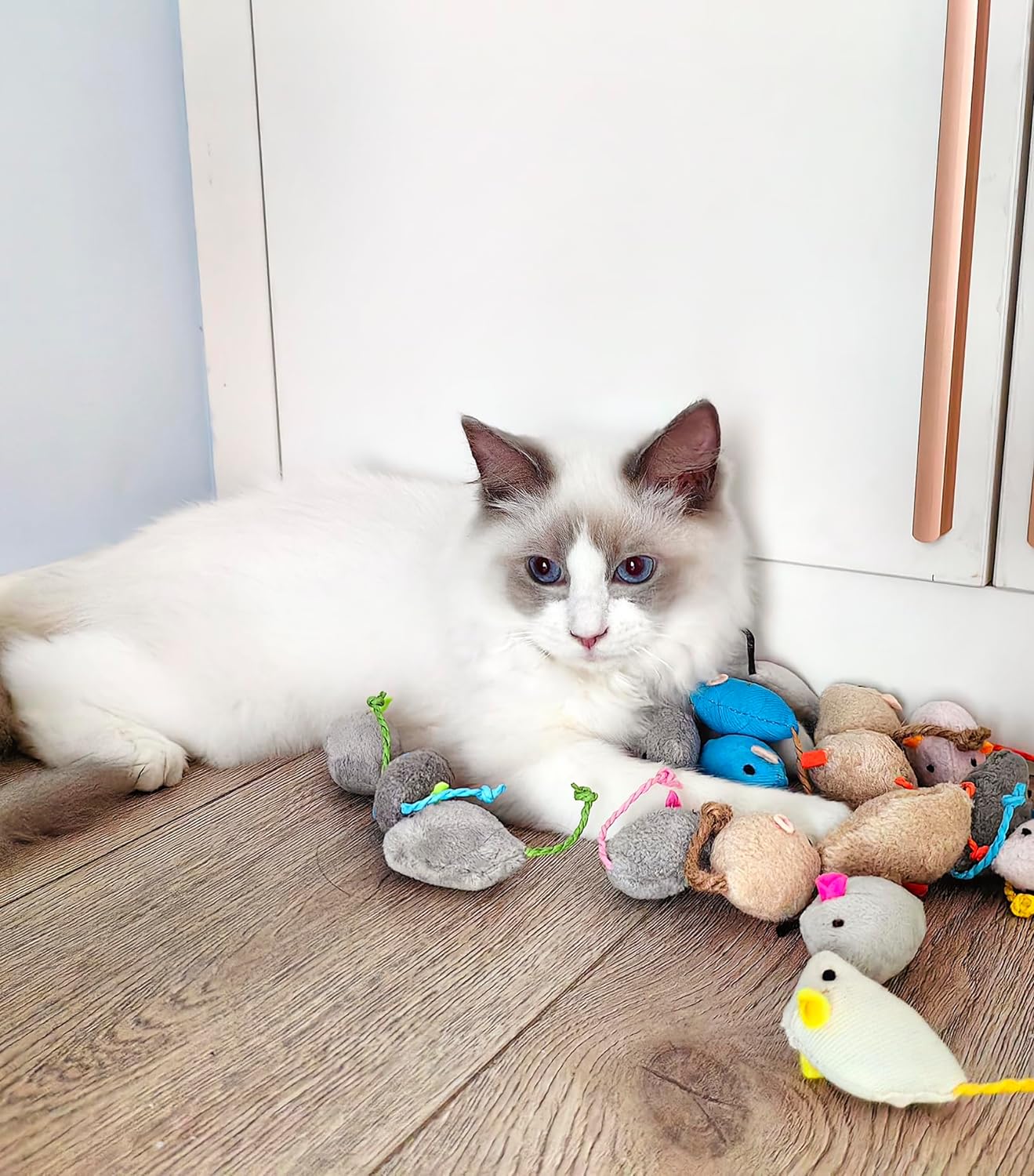 Fashion's Talk catnip stuffed plush mice with string tails