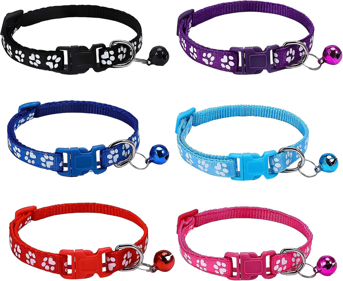 Close-up of the breakaway safety buckle on the Dapperly India nylon pet collar.