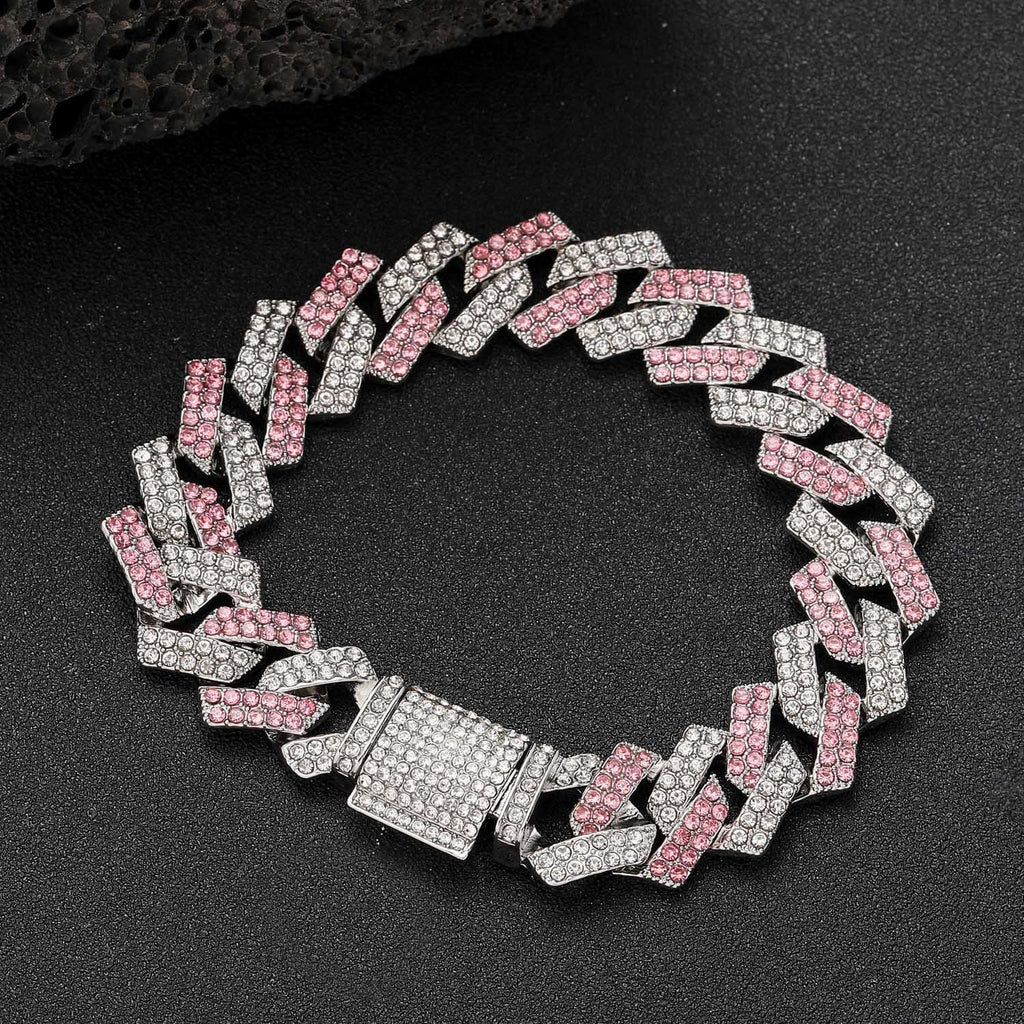 Side profile of the durable zinc alloy buckle fastener on the pet chain collar.