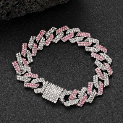 Side profile of the durable zinc alloy buckle fastener on the pet chain collar.