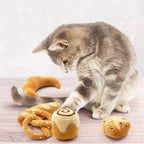 Packaging display of CiyvoLyeen bread catnip toys 6-pack set