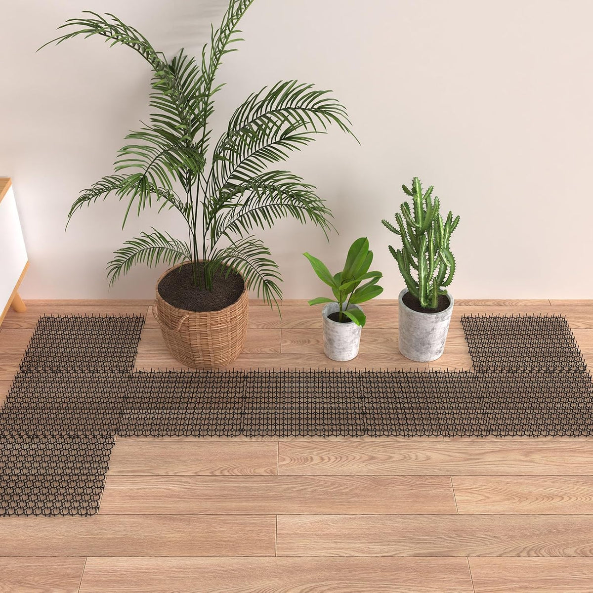 Hmyomina cat spikes used on indoor kitchen counter
