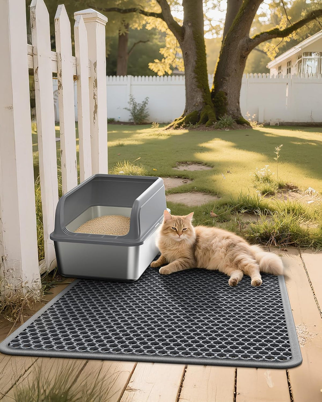 Non slip backing feature of the Powools kitty litter mat preventing movement on glossy tiled floors.