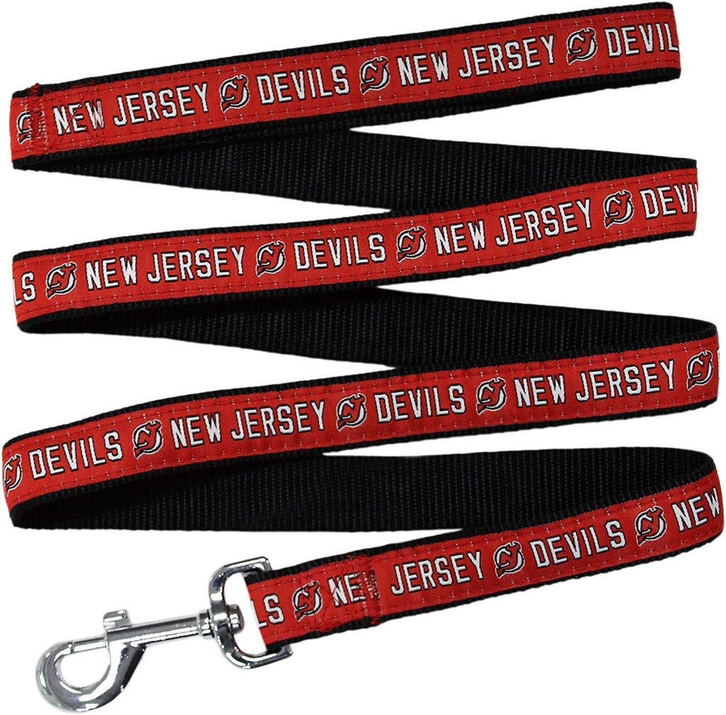 Pets First NHL licensed dog leash hardware close up