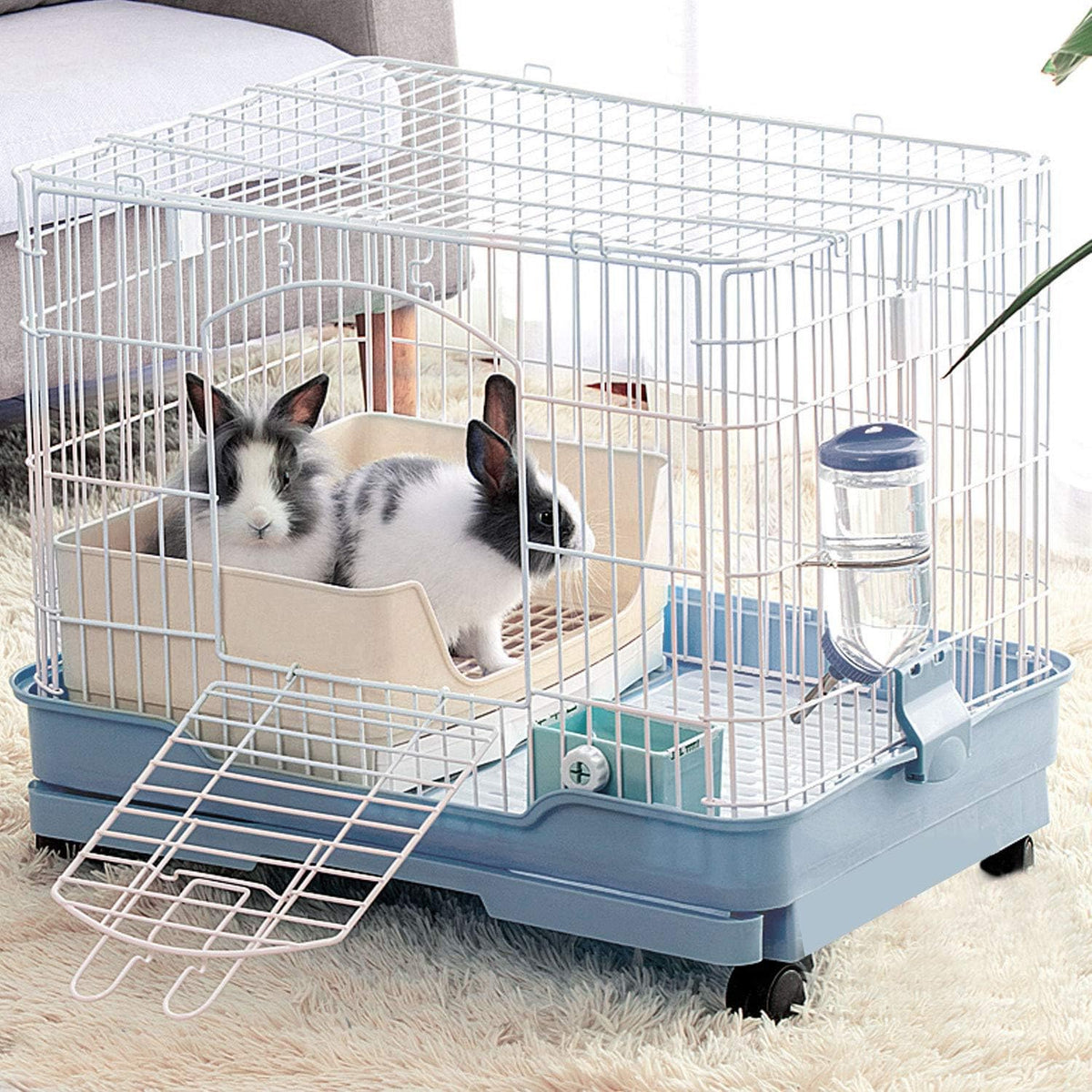 Ferret potty trainer with elevated floor grate