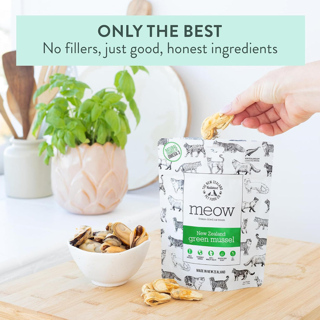 Nutritional benefit callouts on Meow freeze-dried cat treat bag