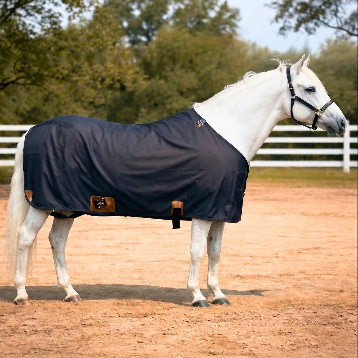 Resistance nylon horse 420D stable sheet front view on a horse in a stall.