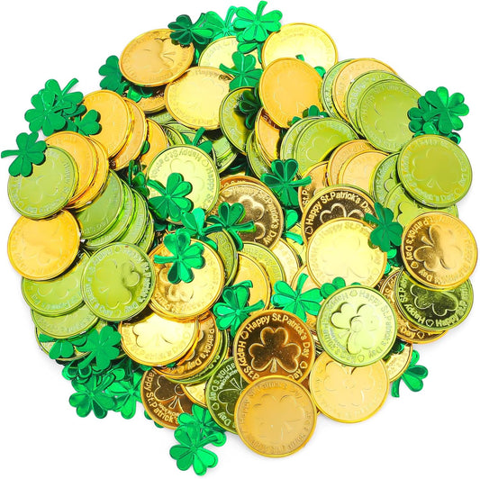FUSHENMU St Patrick's Day plastic coins showing front view of gold and green shamrock designs