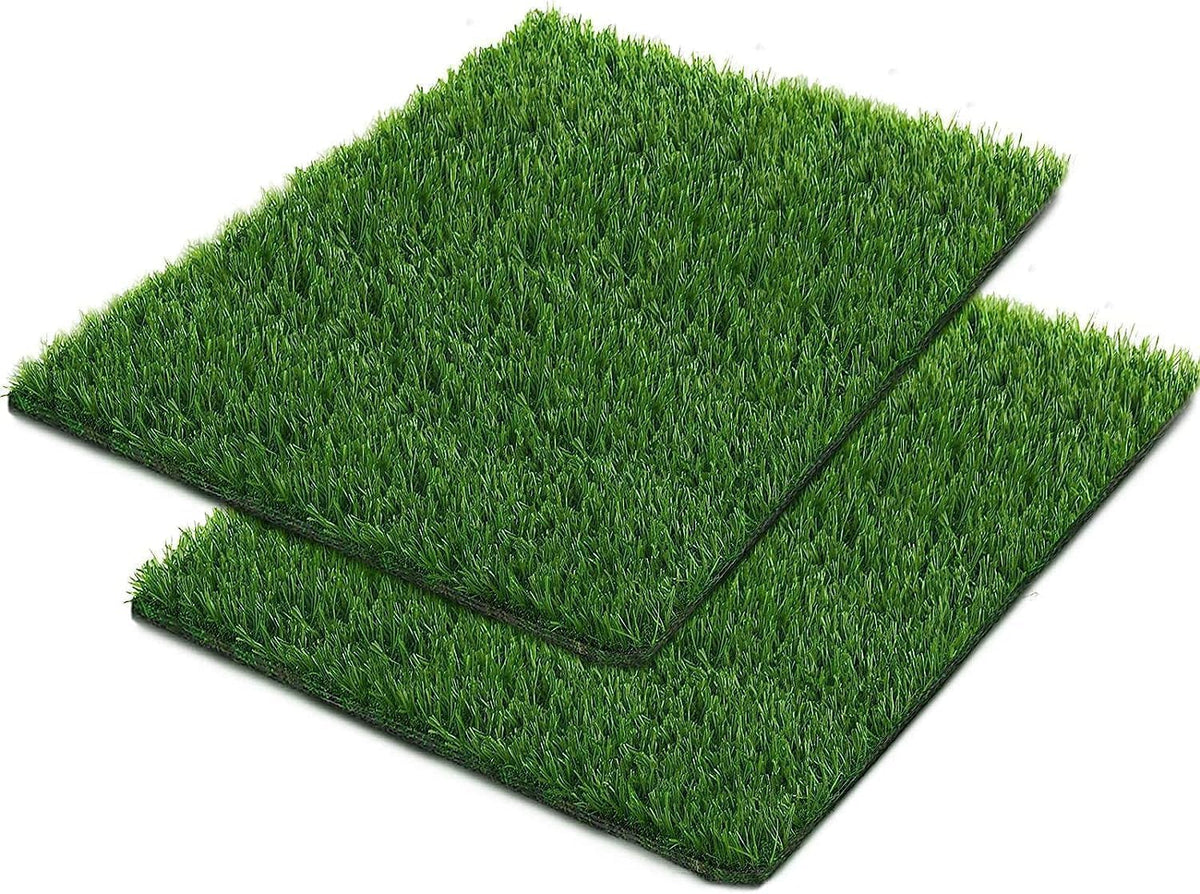 Clean and durable synthetic turf for pet training