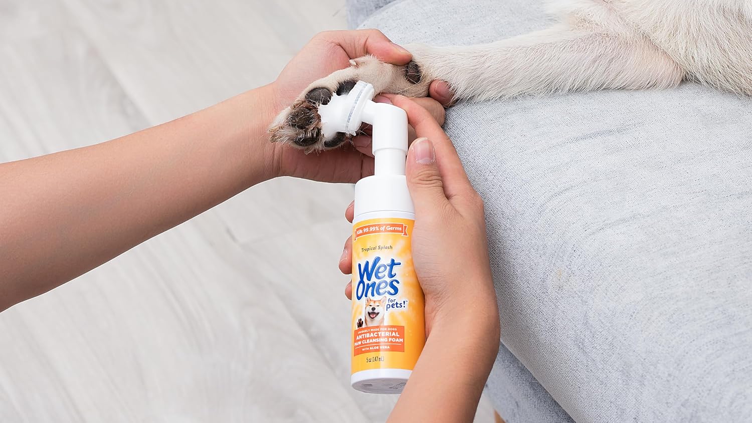 Wet Ones antibacterial dog paw cleaner Tropical Splash scent bottle