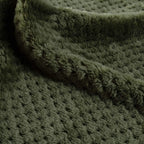 Close up view of the soft fuzzy texture of the CUTEMATE premium pet throw.