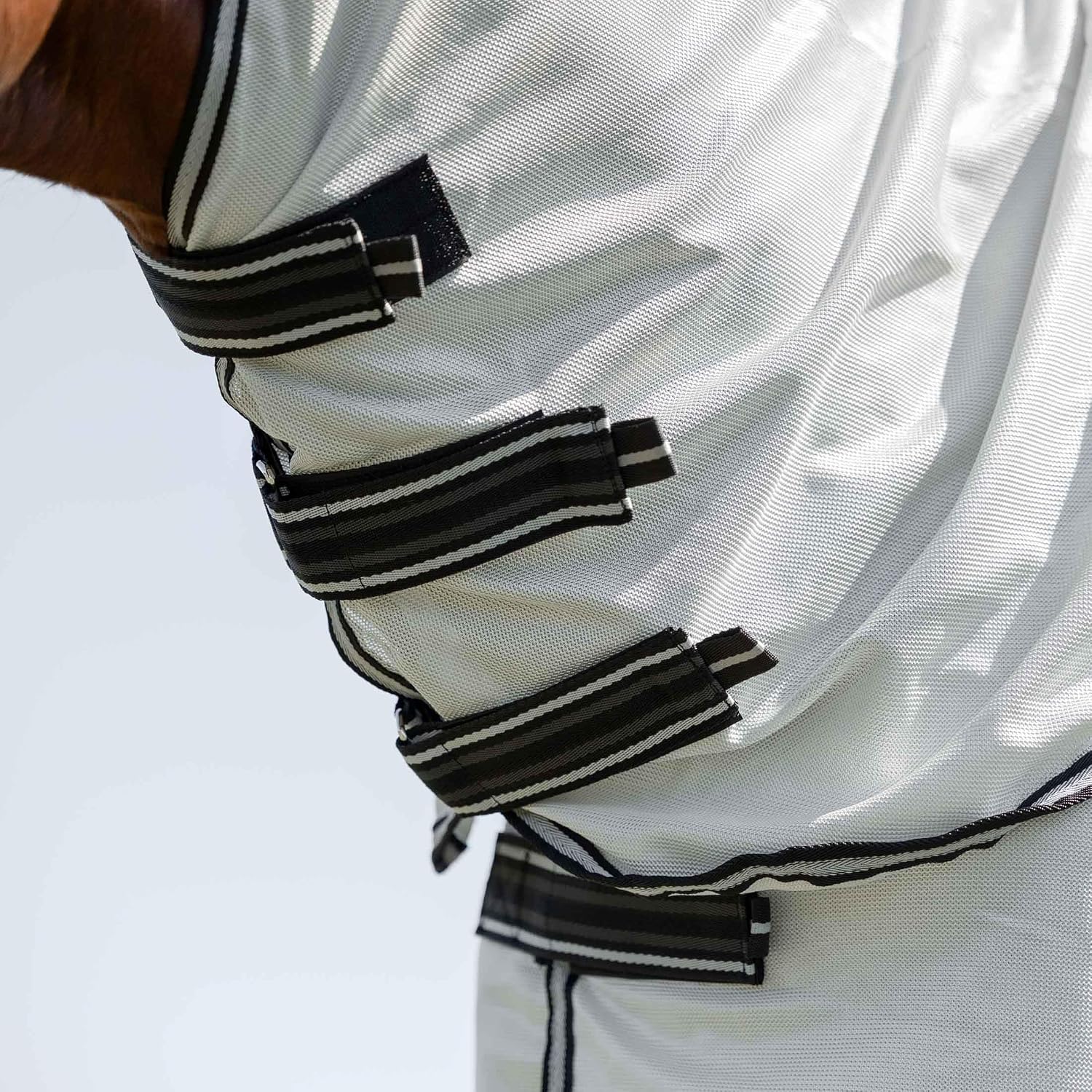 Extended tail flap and rear leg strap design on the silver gray Equinavia protective sheet.