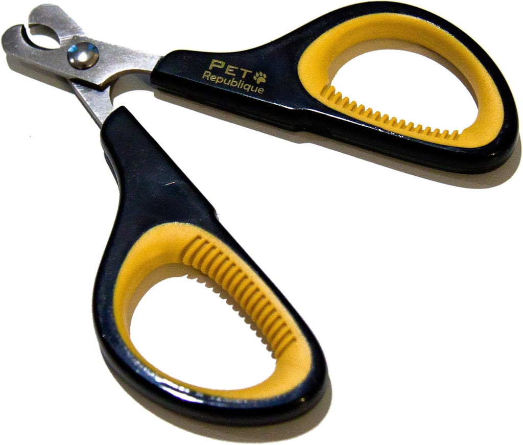 Pet Republique grooming tool held in hand