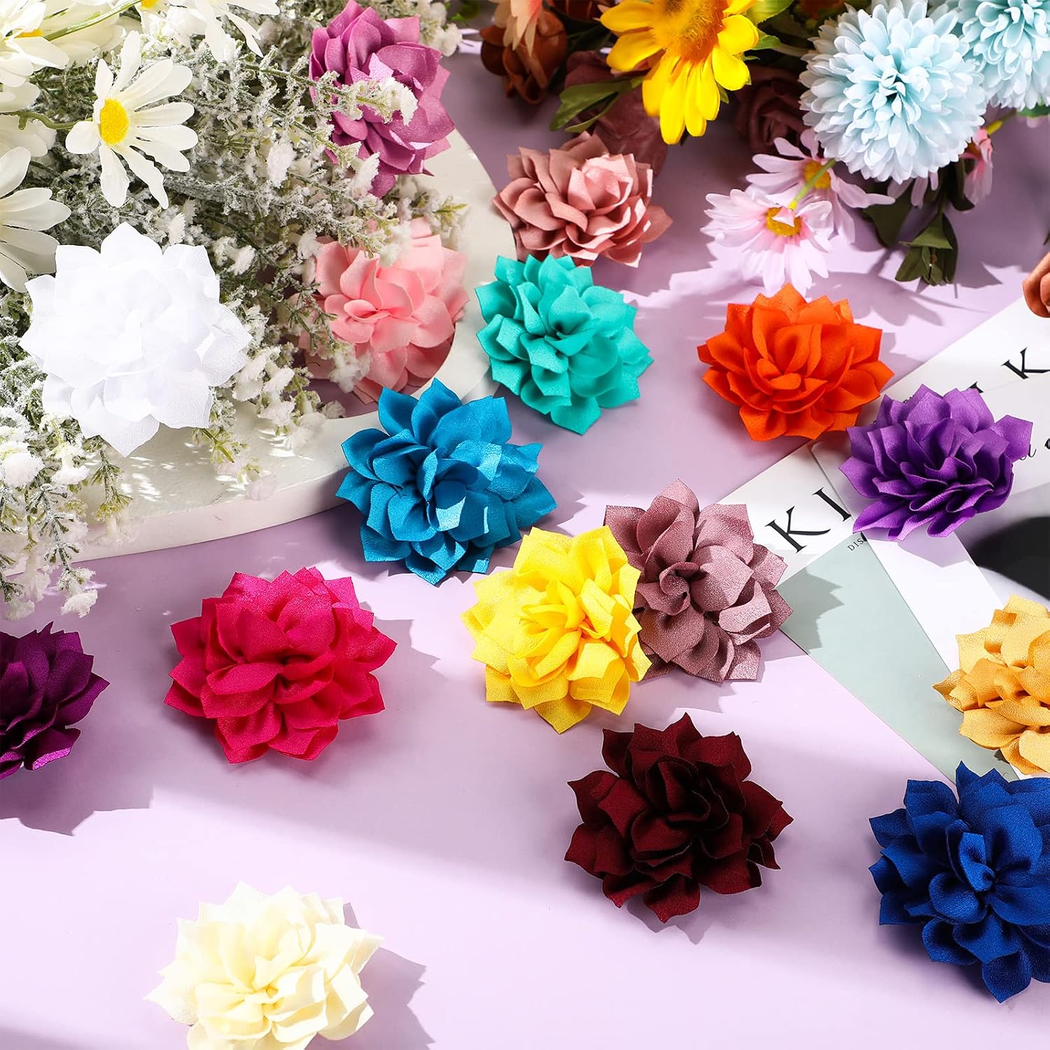 Back view showing elastic rubber band on pet collar flower