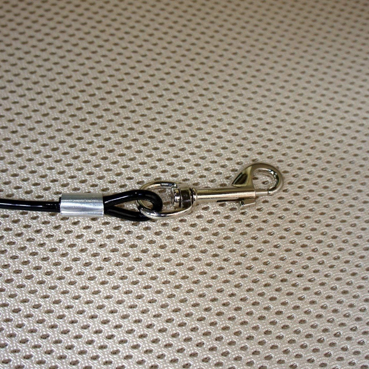 Mogoko pet car restraint attached to vehicle latch bar