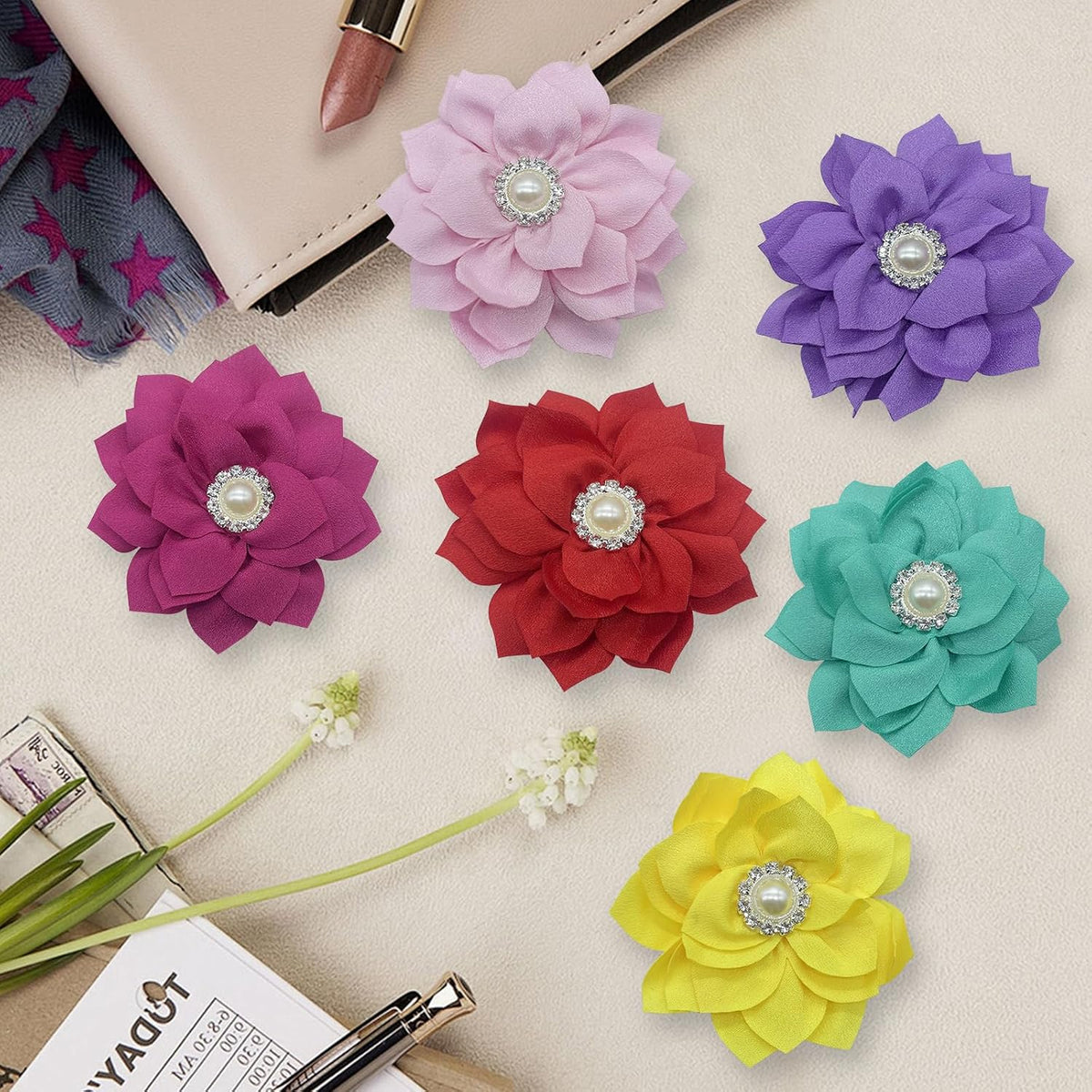 UBQUBQ decorative pet flower charms close up displaying central pearl and rhinestone detailing