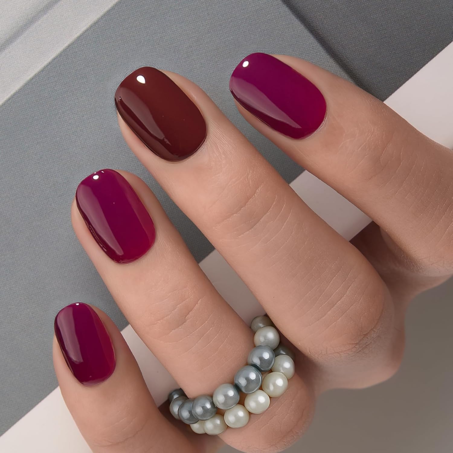 Curvlife 30 pieces press on nails with apricot design front view