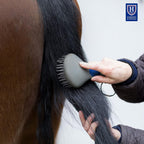 Ergonomic non-slip handle of Harrison Howard horse brush