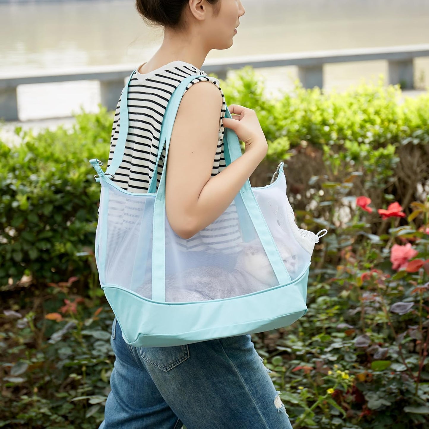 Side view of Vinqki cat carrier with adjustable shoulder strap