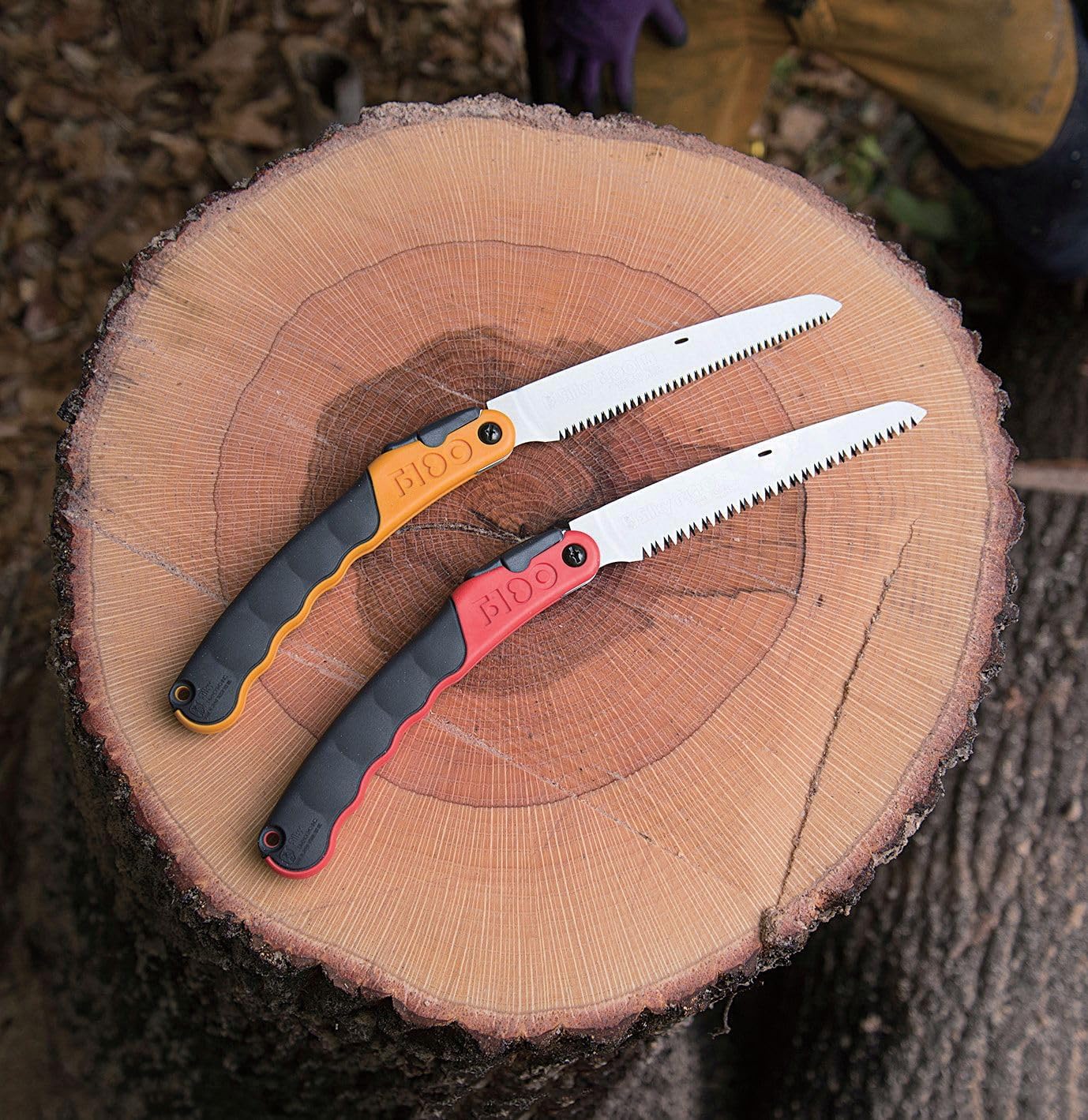 Side view of the lightweight Silky 180mm large teeth replacement blade for gardening maintenance