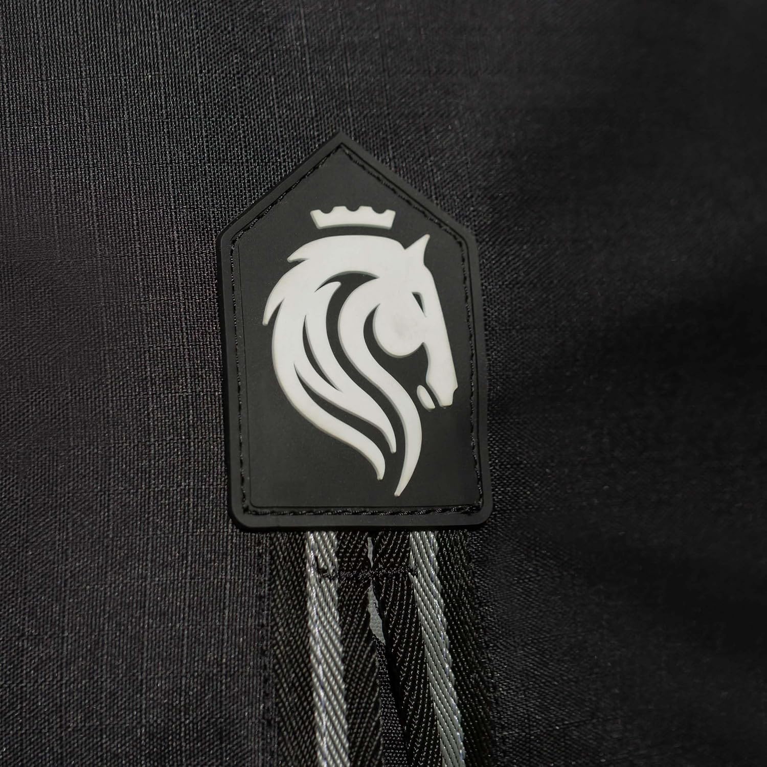 Imported black medium weight horse blanket with extended shoulder gussets