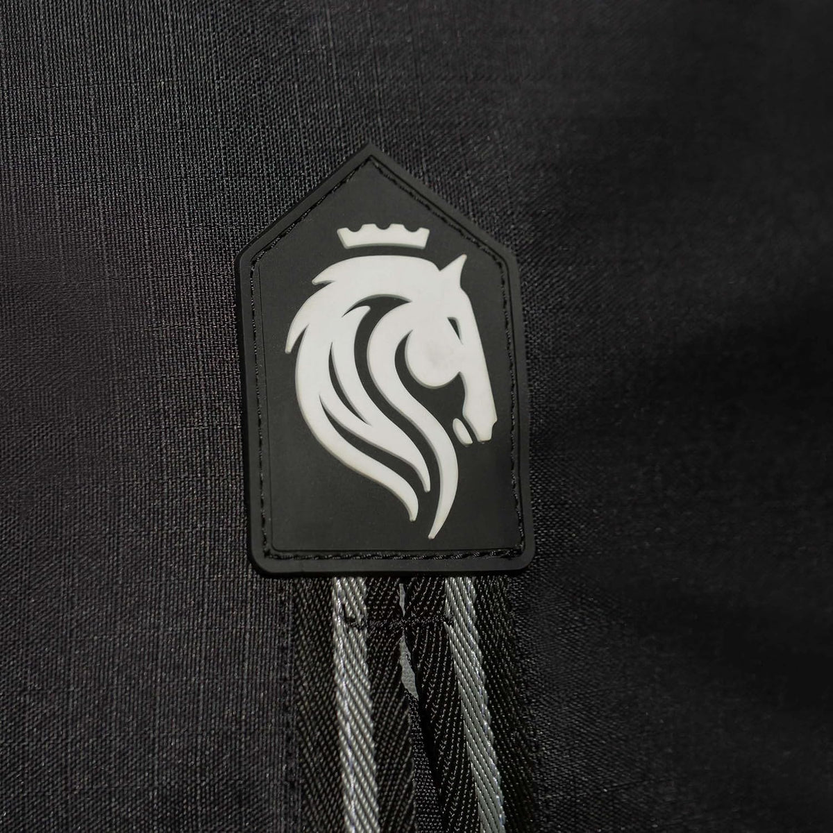 Imported black medium weight horse blanket with extended shoulder gussets