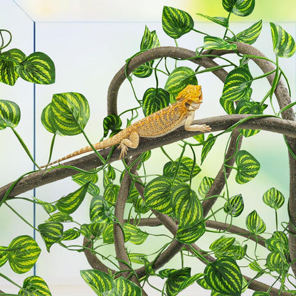 Crested gecko climbing on Quozuo bendable terrarium plants