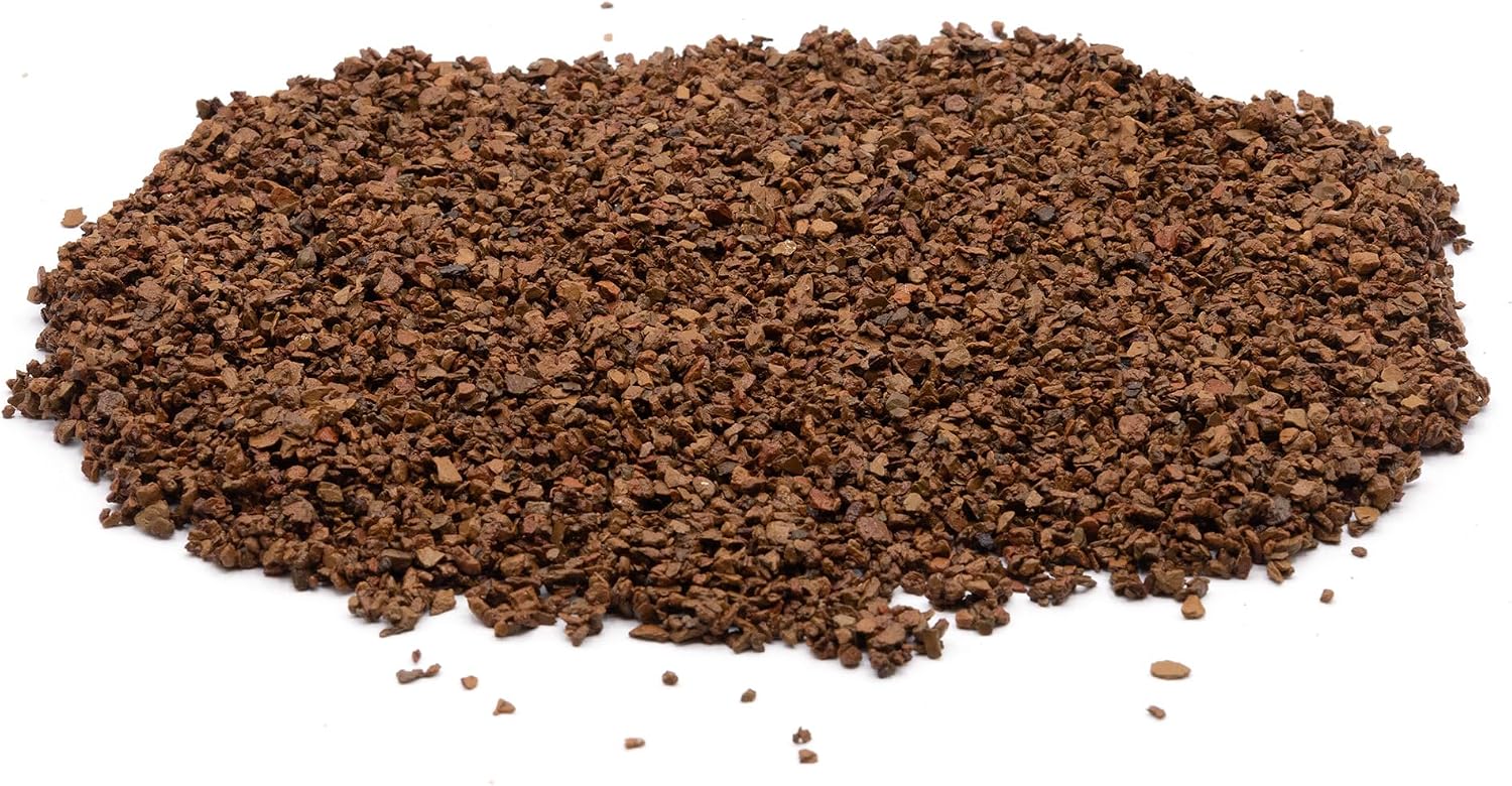Pangea Hatch Premium Reptile Egg Incubation Substrate demonstrating the color difference between wet and dry clay.