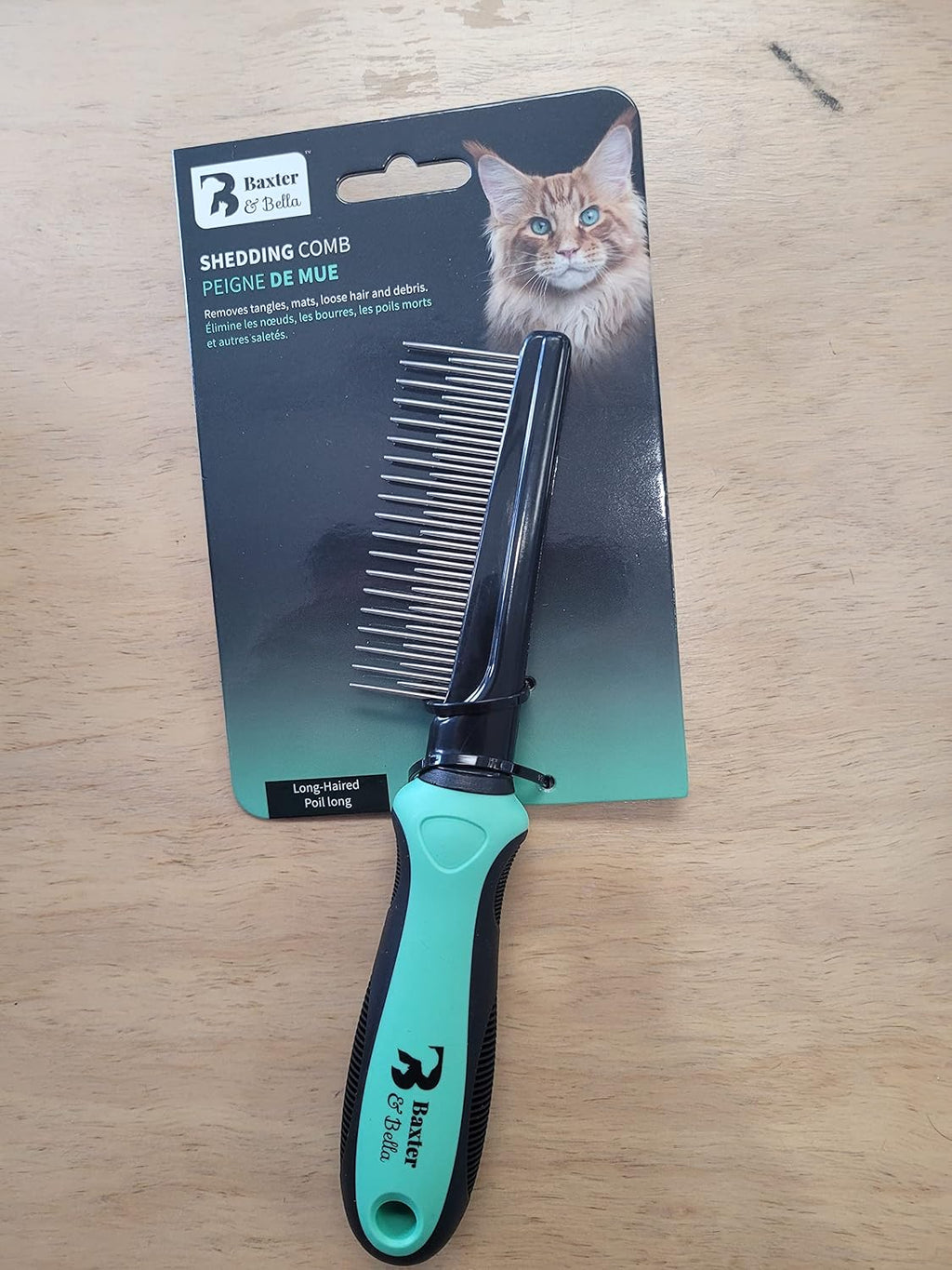 Ergonomic non-slip green handle of Baxter & Bella pet comb
