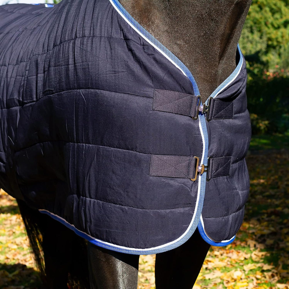 Horze Glasgow under blanket dark blue showing cross surcingles underneath the belly