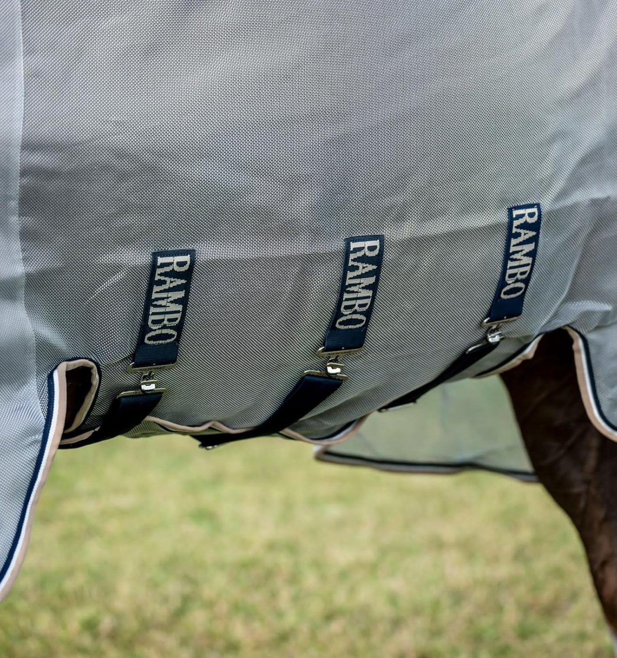 Horseware horse fly sheet V front closure and dual leg arch design details