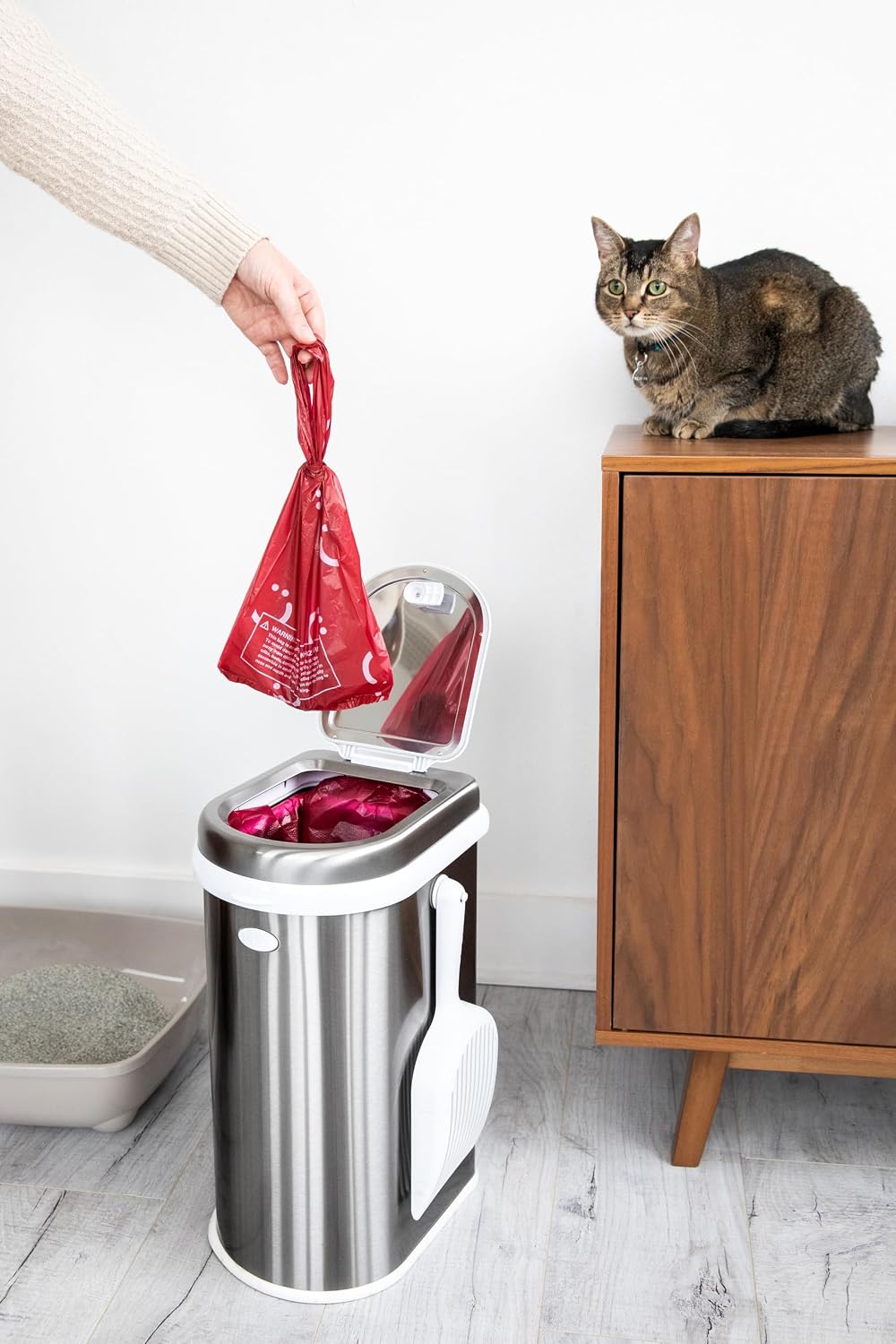 Eco friendly pet waste sacks made with recycled materials back packaging view.