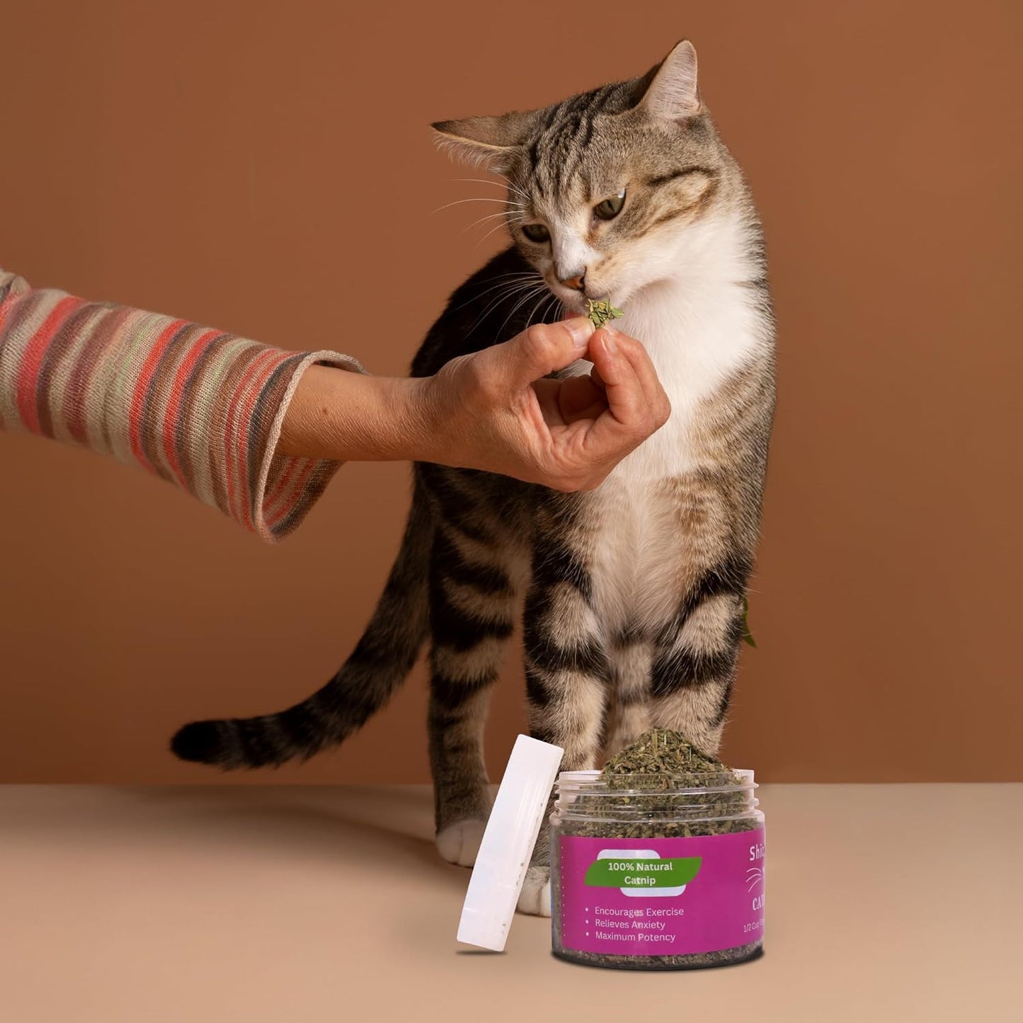 One half cup measurement label on the Shizhoo organic catnip container
