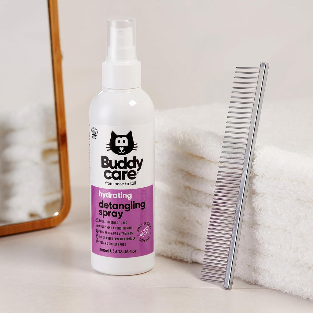 Easy-to-use vegan cat detangling spray for shiny coat