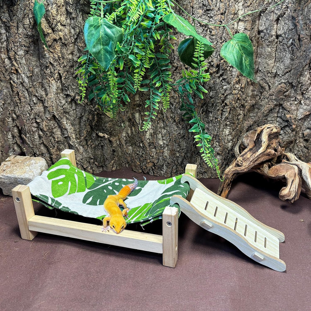 Bearded dragon tank accessory featuring single layer canvas terrarium bed