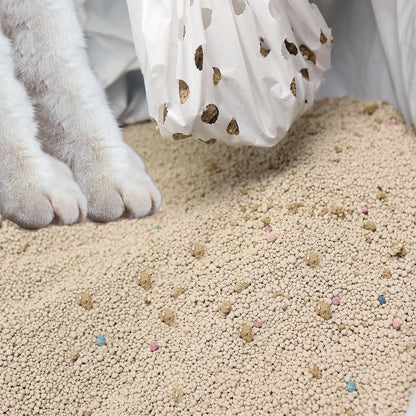 Clumping cat litter sifting through ninety-six filtration holes in white liner
