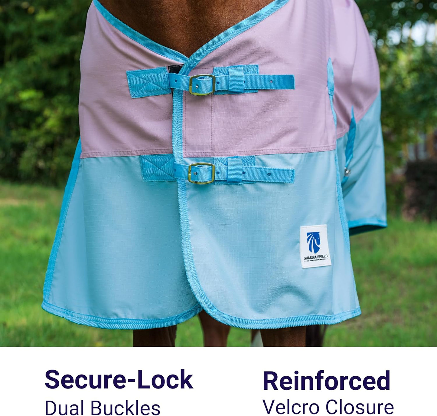 Close up view of the 190T silky lining and fleece wither relief pad on a turnout sheet