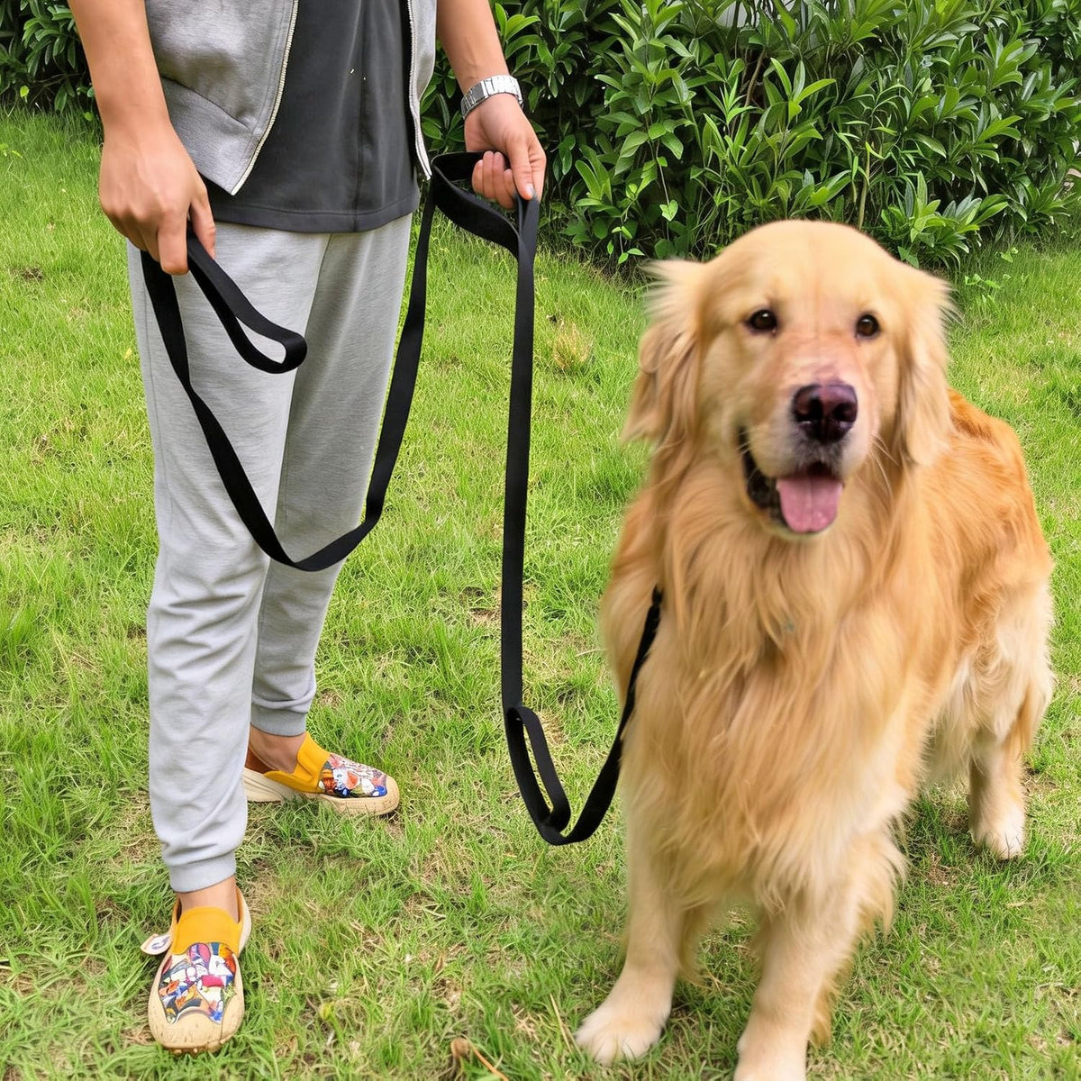 Close up view of the comfortable neoprene padding inside the dog leash handle.