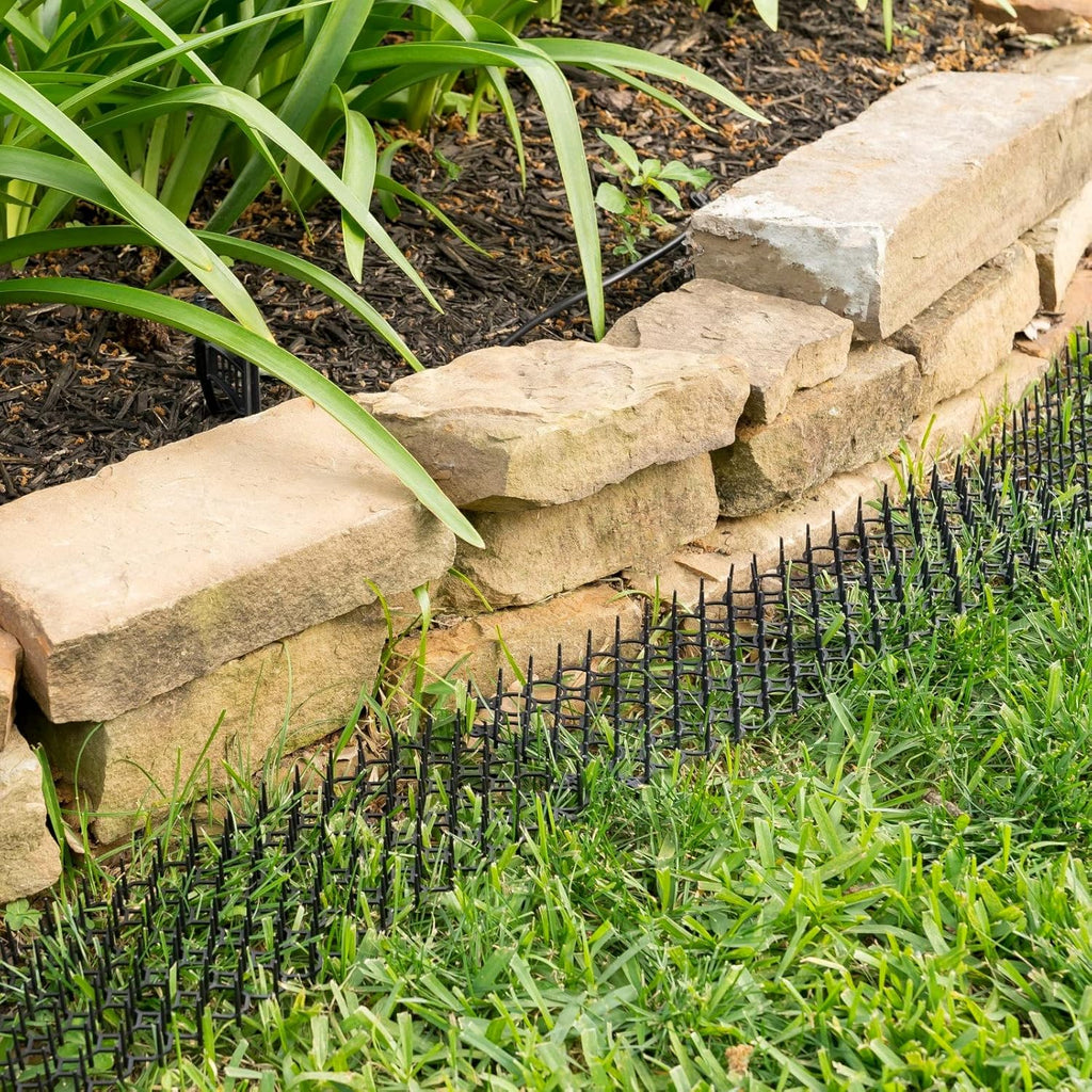 Included U-shaped garden stakes for securing Senenqu scat mat