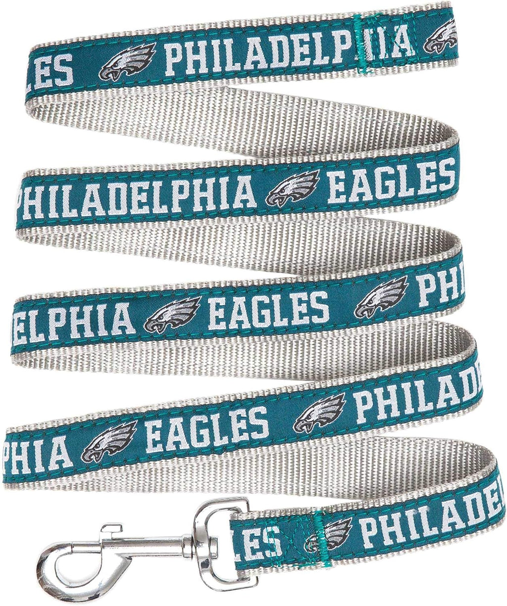 Secure handle of Philadelphia Eagles football team dog leash