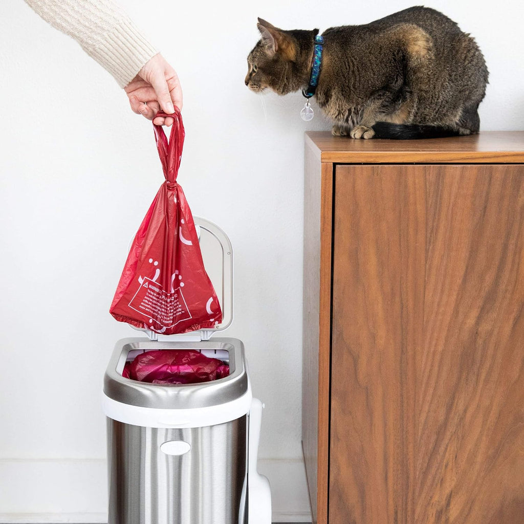 Lavender scented odor control cat litter bags for mess free cleanup.
