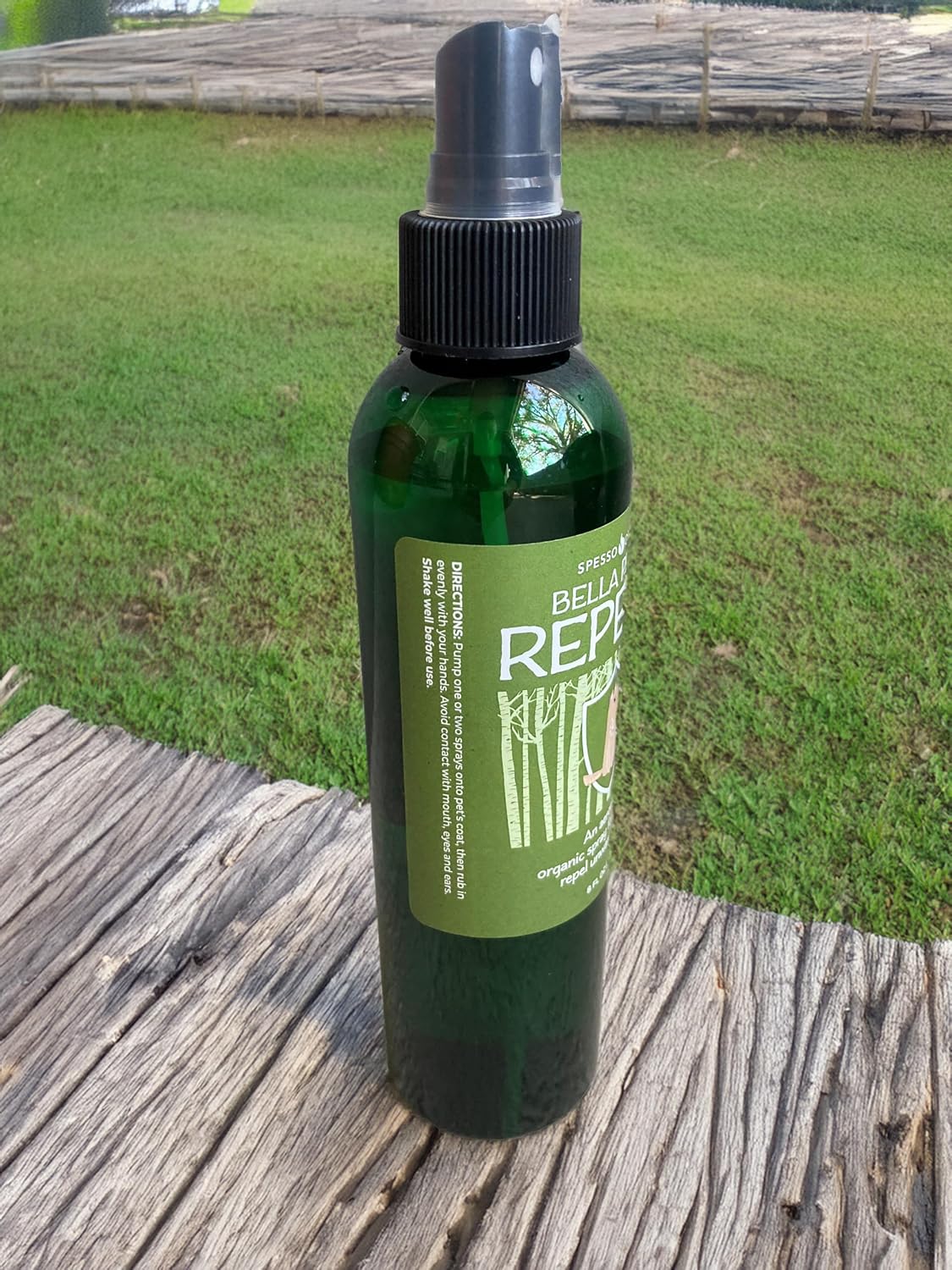 Side view of 8 fluid ounce Spesso Organics dog flea spray